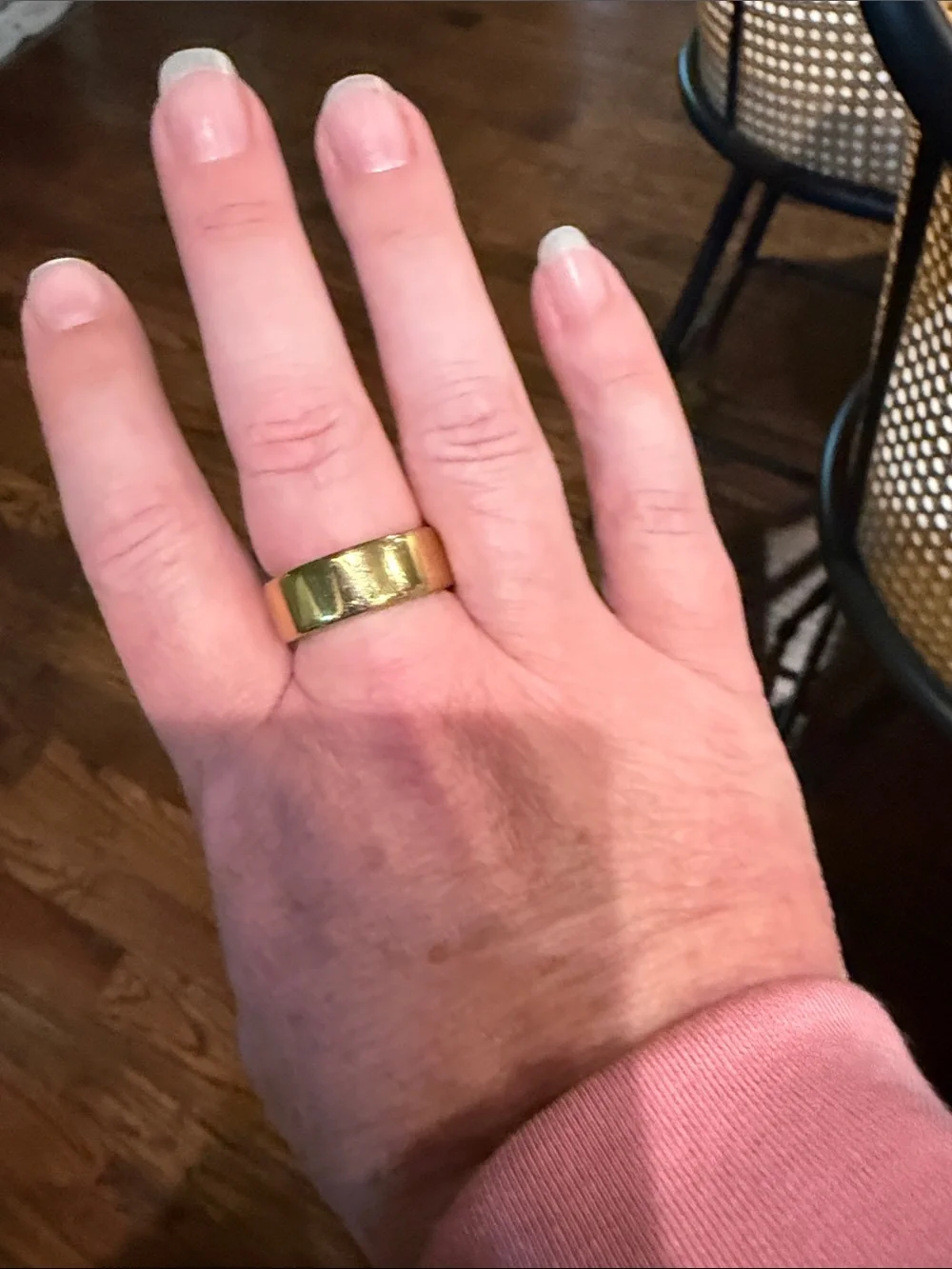 Oura Ring 4 Gold and White Packaging